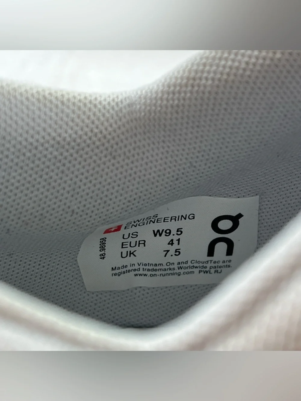 On Running The Roger Advantage Sneakers White Hay CloudTec W9.5
